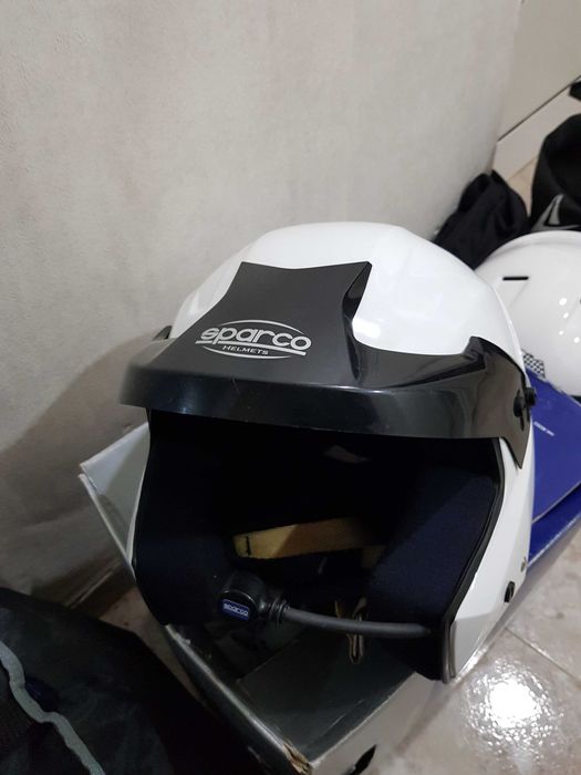 Състезателни каски