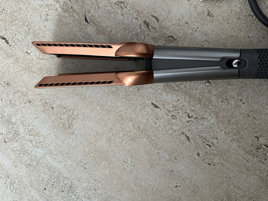 Dyson airstrait преса