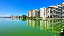 Apartament Deluxe 3 camere Solid Residence Mamaia, vedere frontală lac