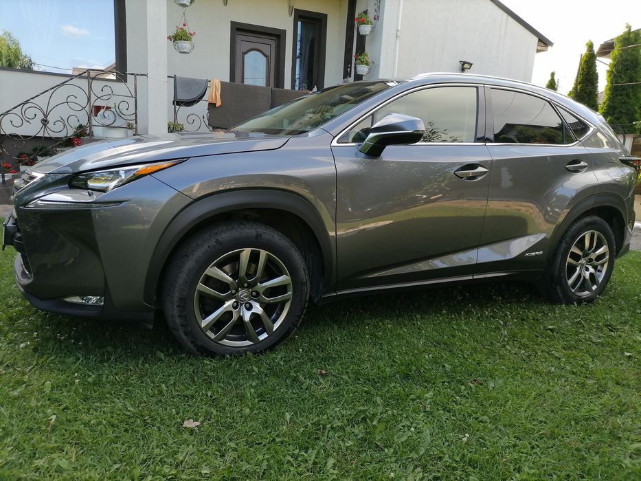 Lexus NX 300 Hybrid Impecabil
