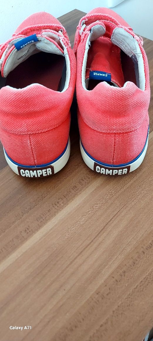 Дамски спортни обувки Camper.