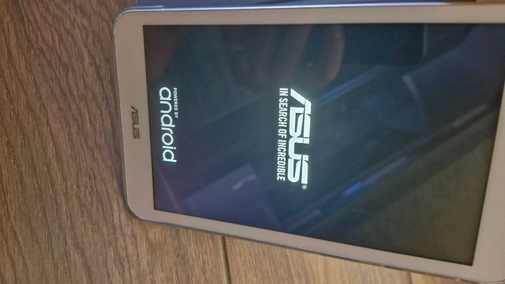 Tableta Asus cu husa originala