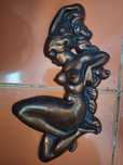 figurina fata nud metal de perete 35cm