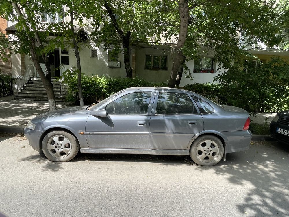 Opel Vectra B 1.6 benzina