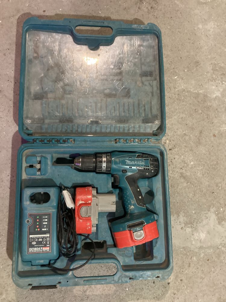 Винтоверт Makita 18v с две батерий и зарядно!