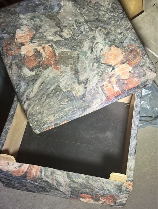 Pufik srochno sotiladi narxi 500000 ming aniq oladiganlar bolsa kelsha