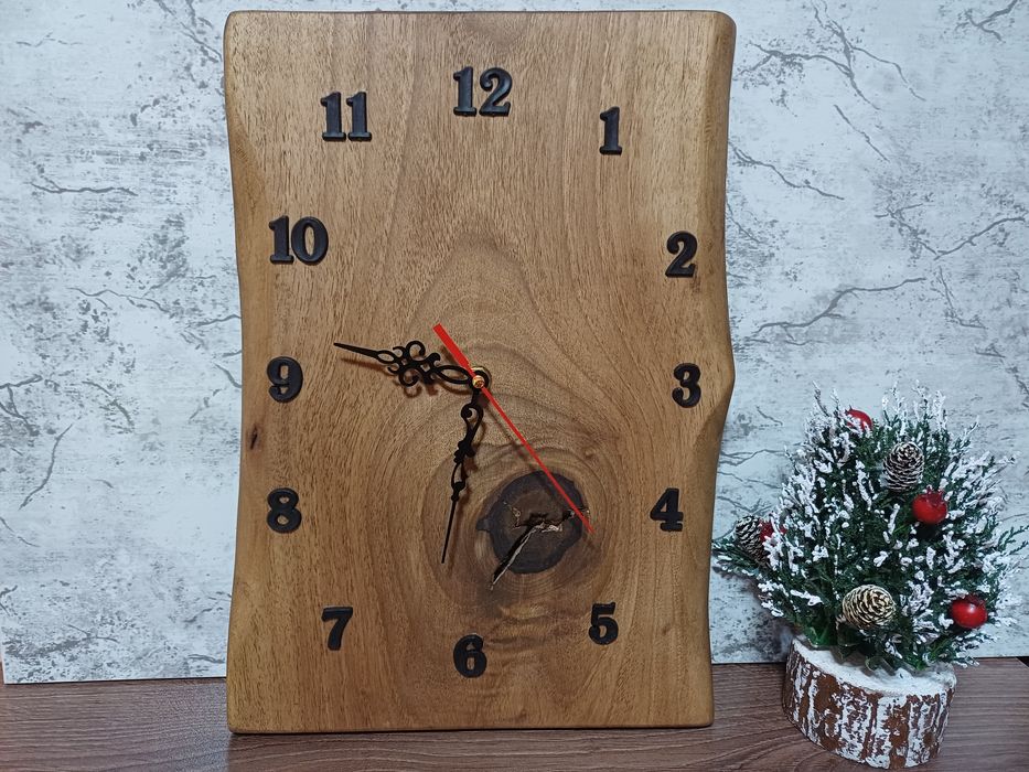 Стенен часовник от орех