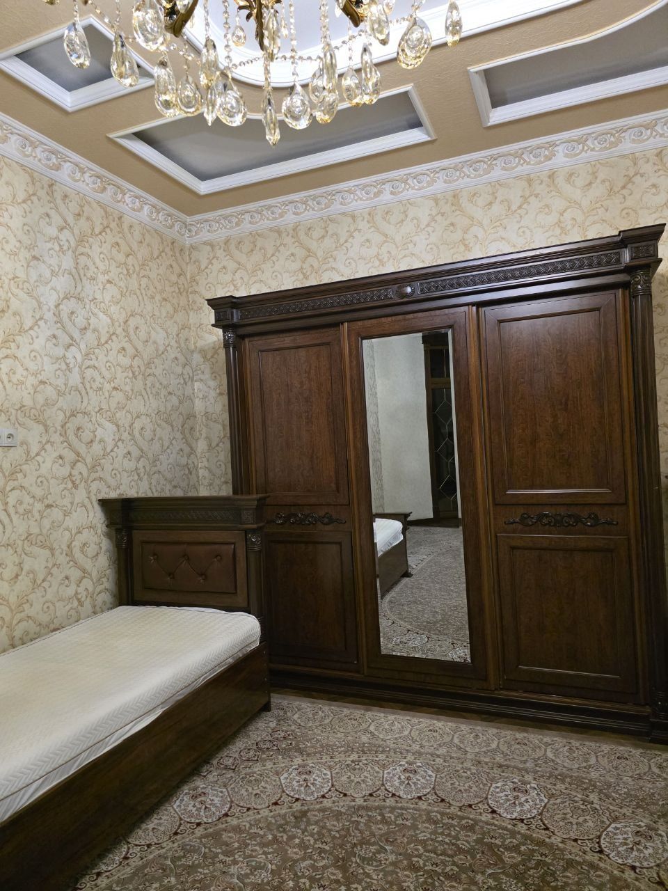 Продаю, мебель почти новый хорошо использованный