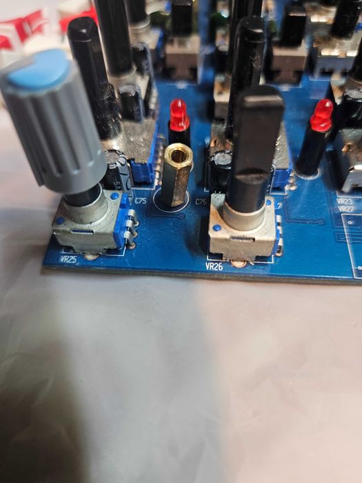 Butoane pentru potentiometru liniar si rotativ