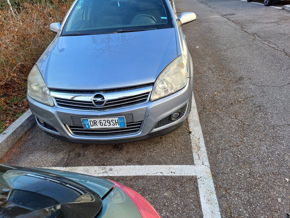 Vând Opel Astra face lift motor defect (desfăcut)