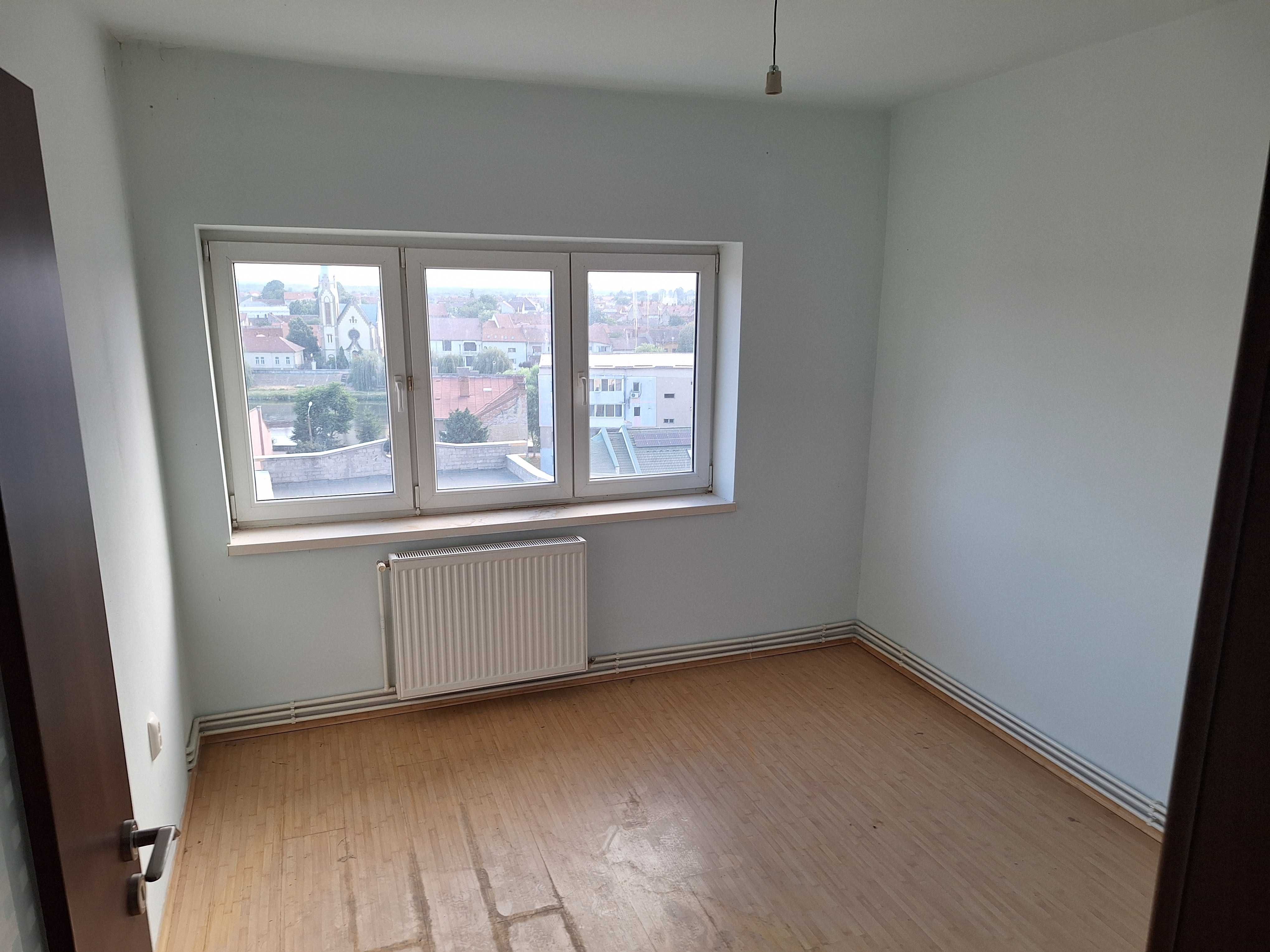 Vand apartament decomandat 3 camere Lugoj