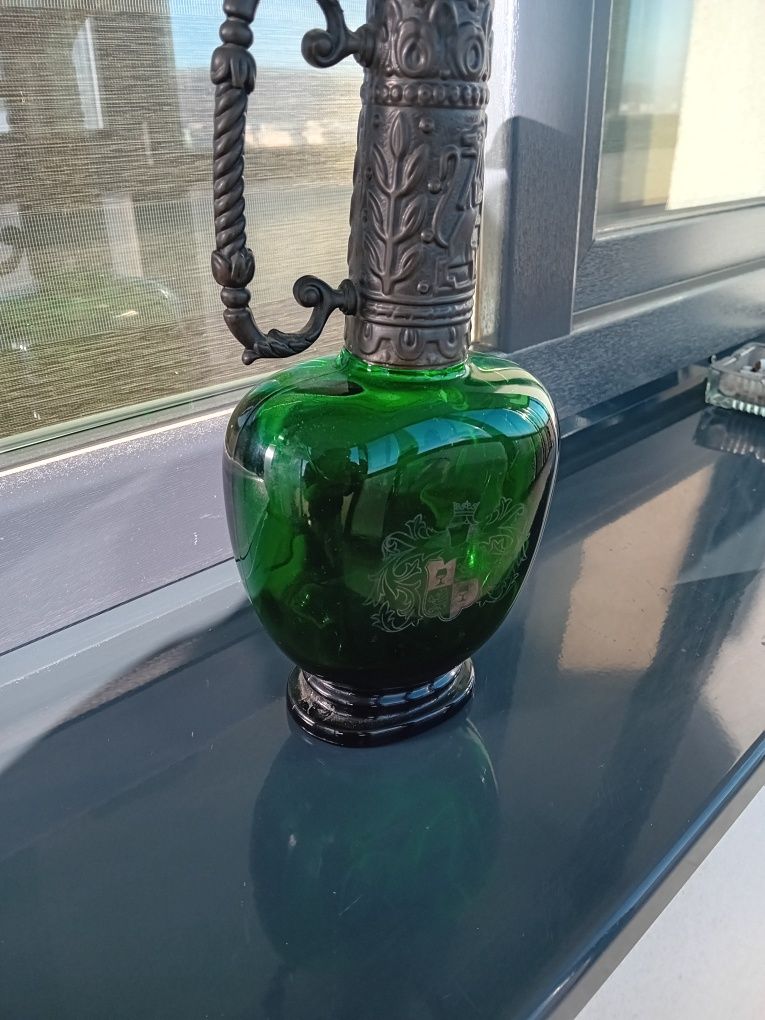 __ vând decanter vintage sticla și bronz