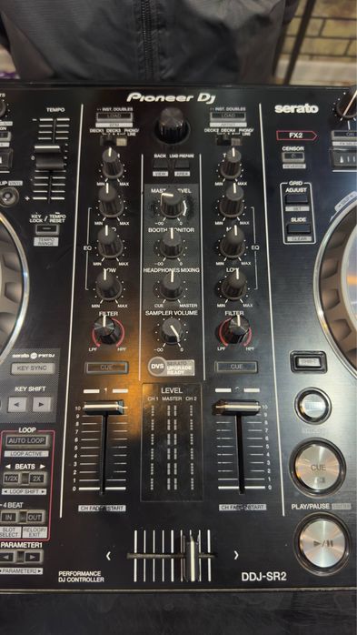 Serato Pioner dj DDJ-SR2