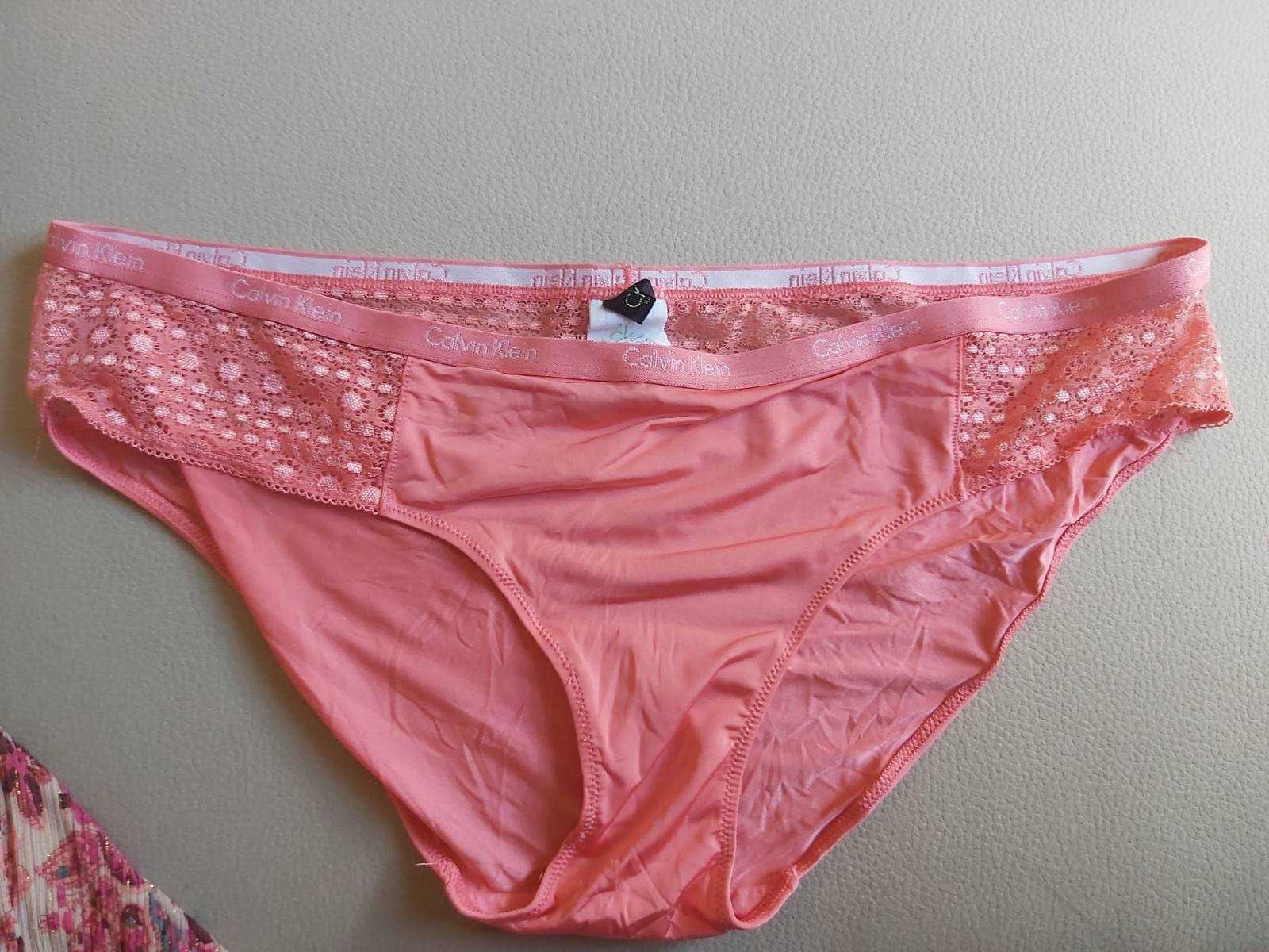 бикини и прашки Calvin Klein