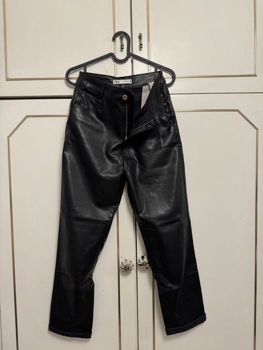 Кожен панталон Zara черен
