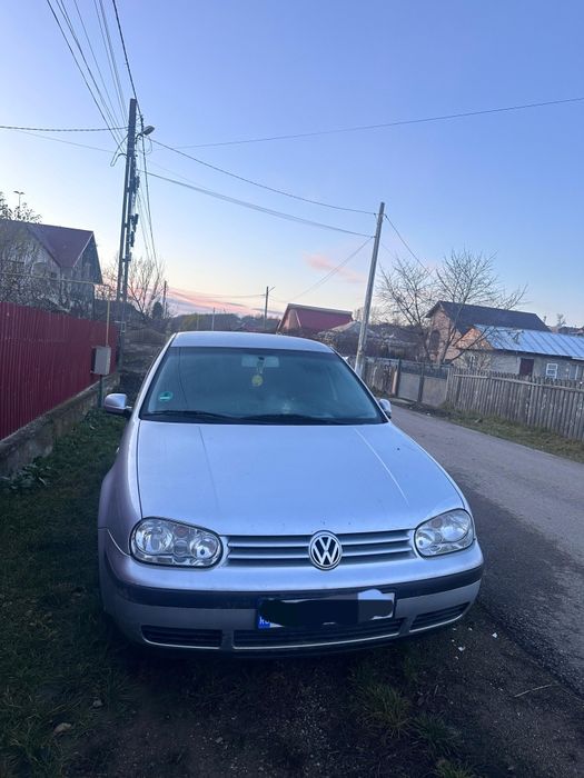 Vând Volkswagen Golf 4
