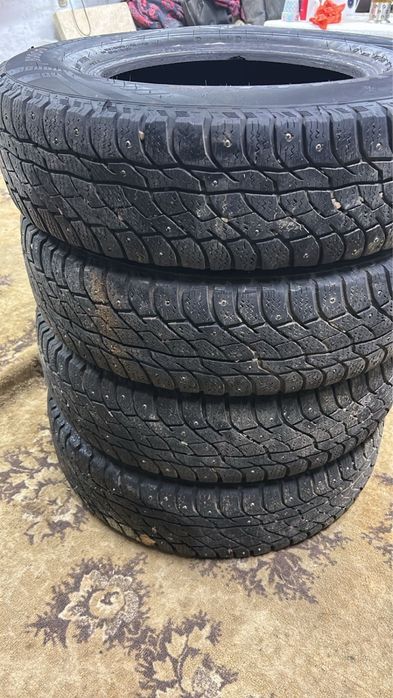 Продам зимний шины. Б/у но в хорошем состояние . Все шипы на месте .