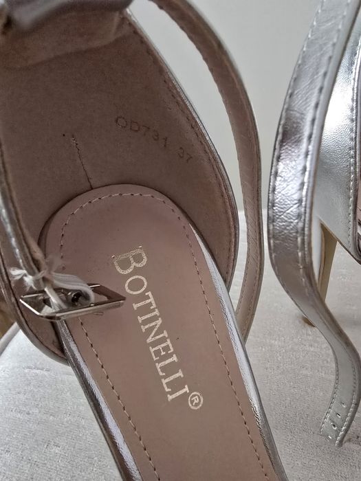 Сребристи сандали BOTINELLI