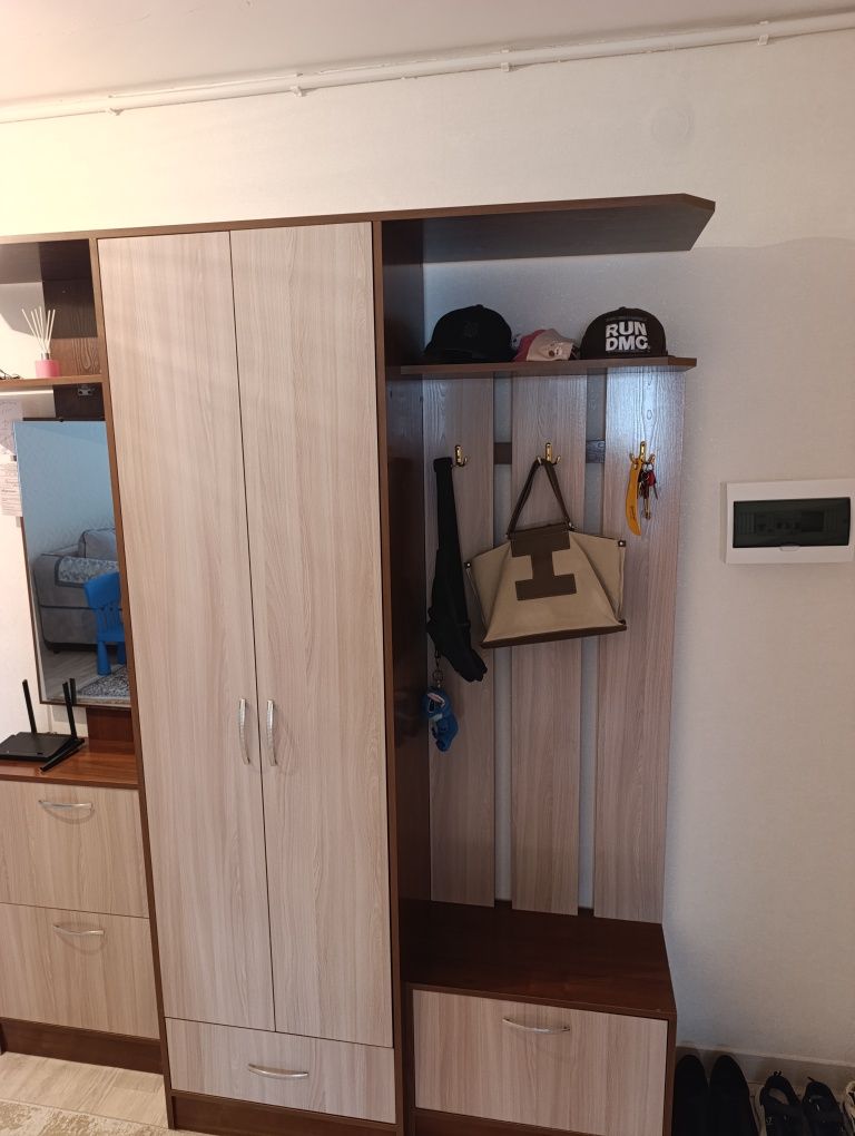 Продам прихожую.
