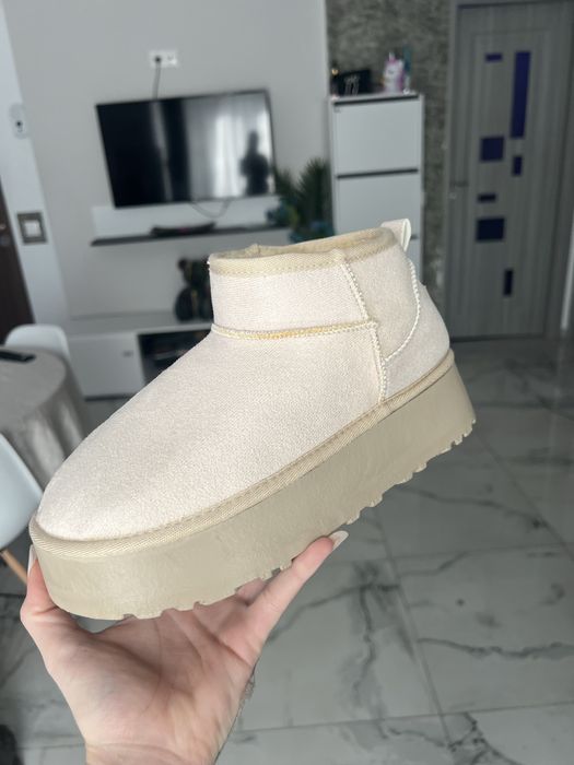 Ugg bej deschis marimea 36