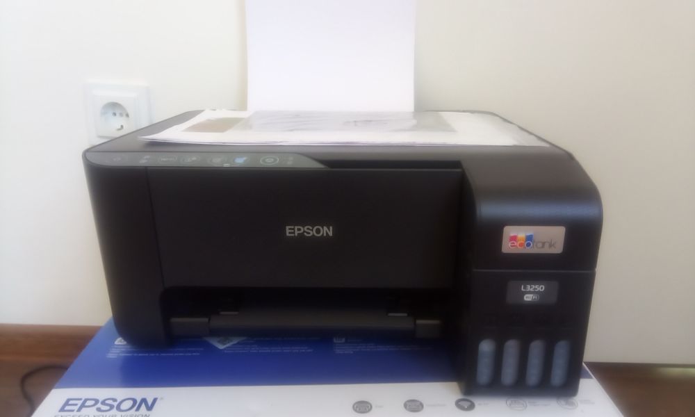 Продаётся цветной принтер (3в1) EPSON L3250