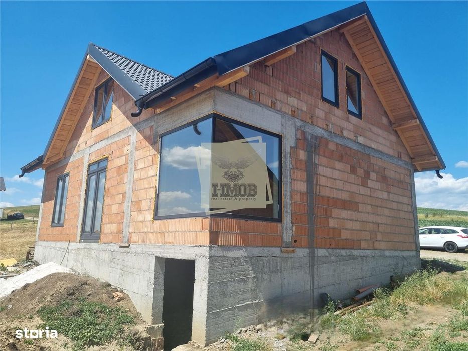 Casa cu 4 camere 2 bai 180 mpu in zona Sura Mare