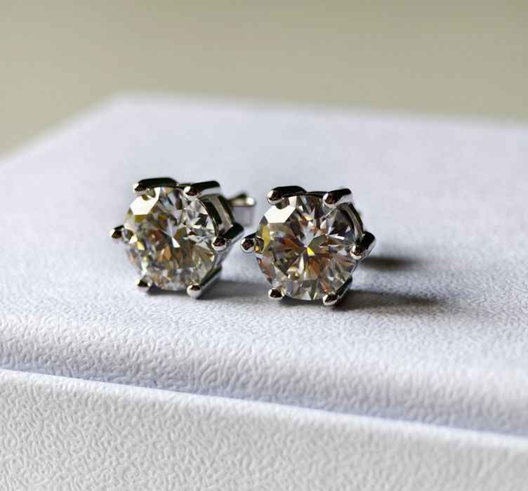 Сребърни 925 Обеци С Мойсанит 2 Каратa на обеца общо 4 Карата!