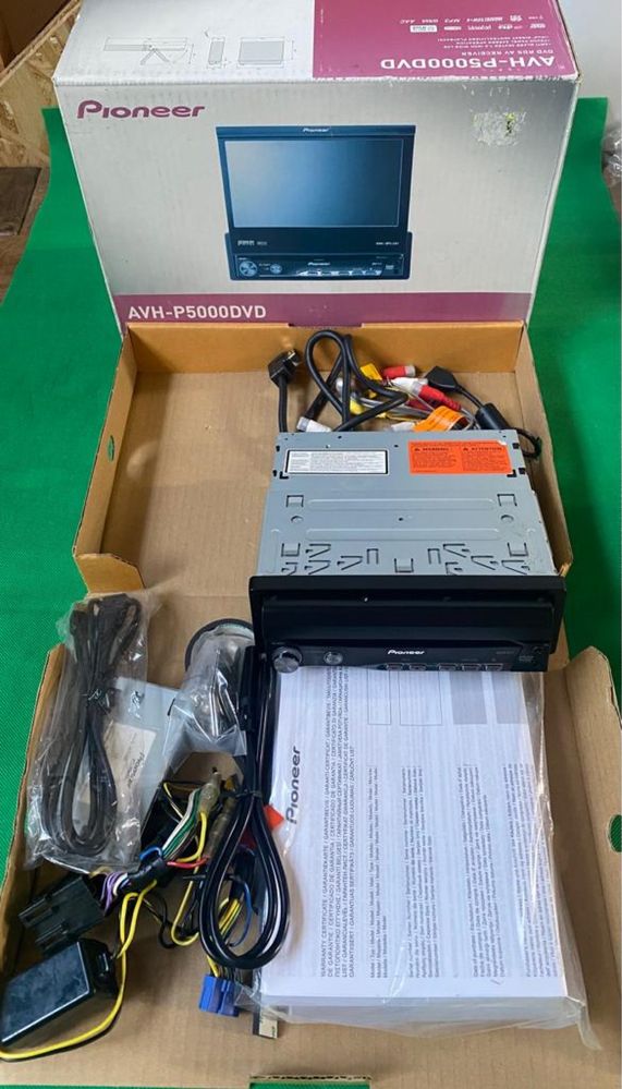 Dvd/Cd player auto Pioneer Avh P5000 ,ecran retractabil Nou