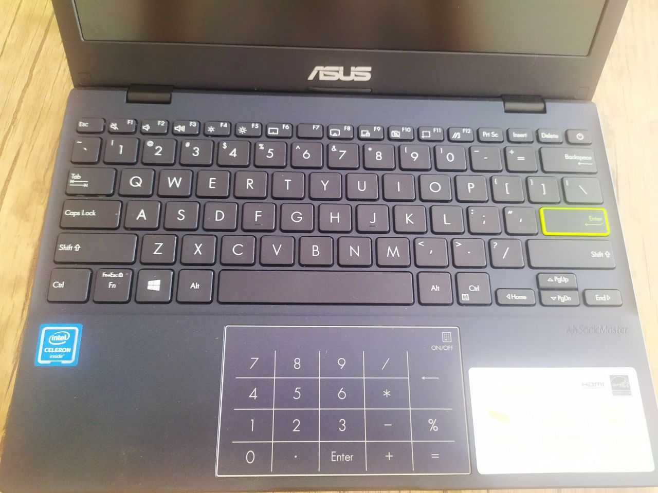 Asus laptop E210M Student