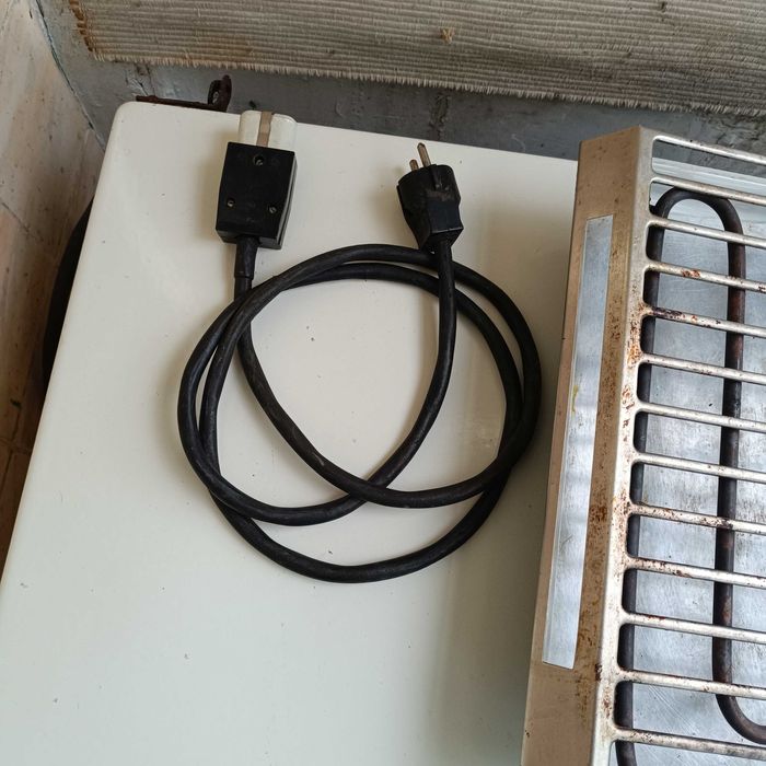 Българска скара с подвижна тава, използвана