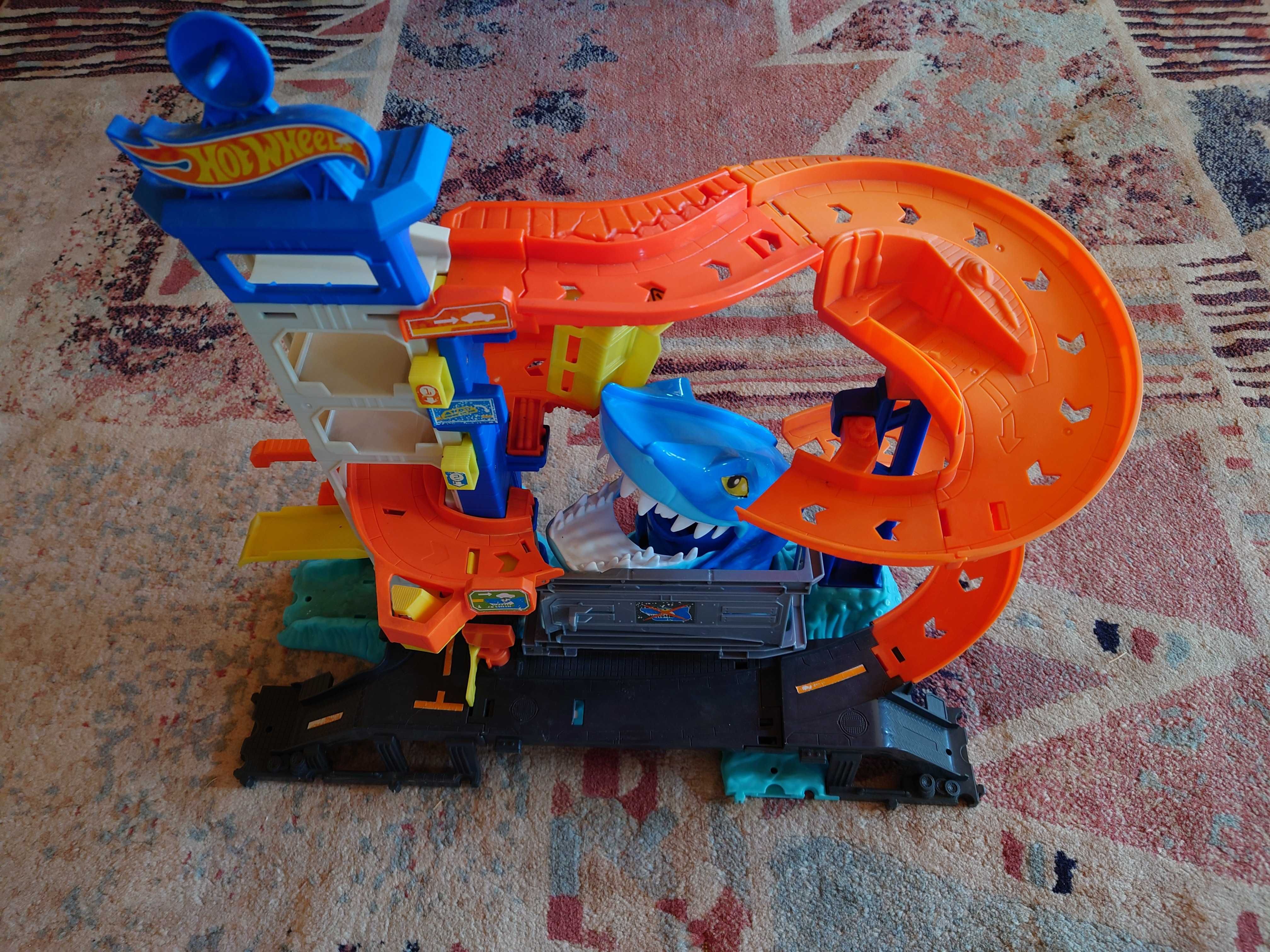 Писта Hot Wheels Attacking shark атакуващата акула