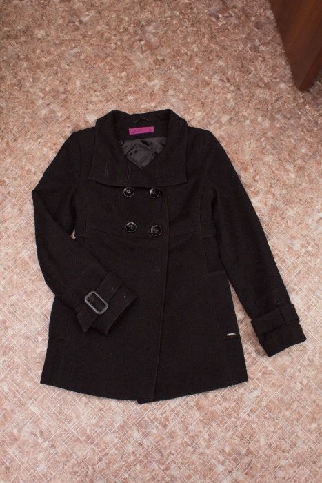 Продам женское пальто черного цвета.