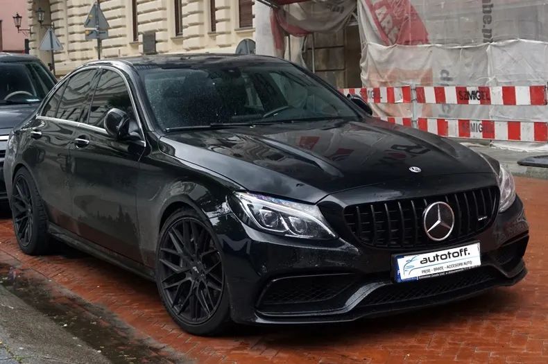 Bara fata cu Grila Centrala si Difuzor bara spate Mercedes C-Class W205 S205 (14-18) C63 Design