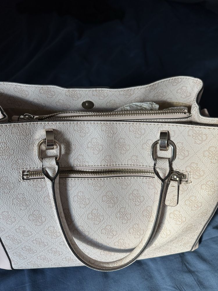Оригинална чанта Guess