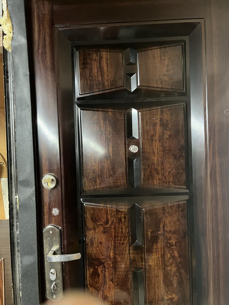 Продается железная дверь