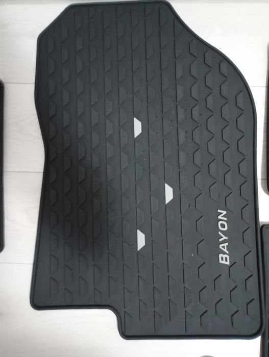 Vând covorașe originale Hyundai bayon
