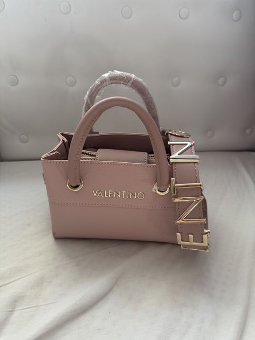 Valentino чисто нова чанта