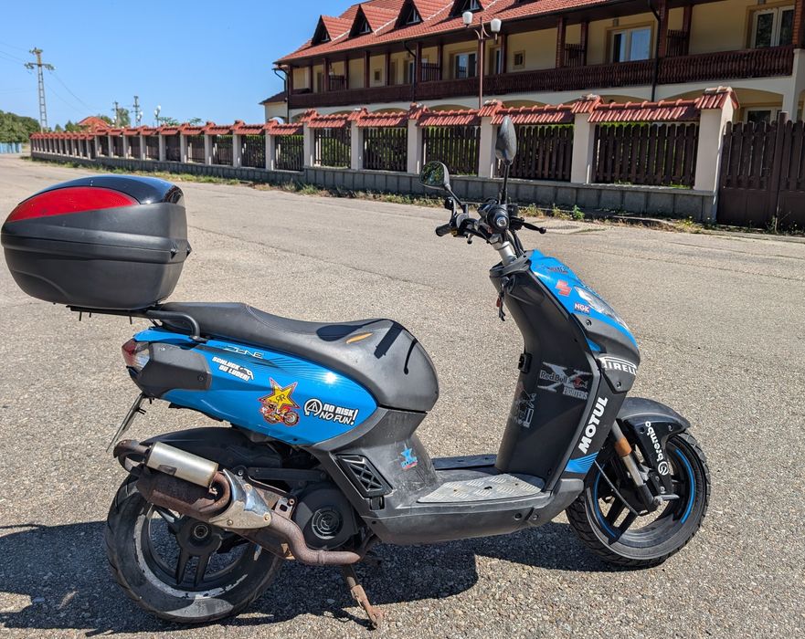Scuter Peugeot Streetzone 49cc 2015 (nu Suzuki, Yamaha, Piaggio, Kawas