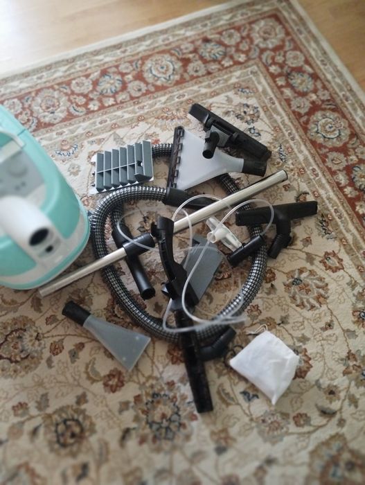 Vând aspirator cu spălare,Bosch.