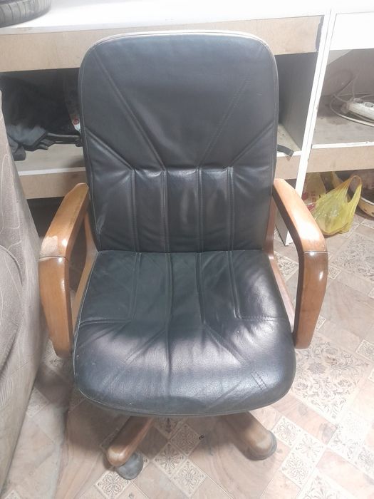 Продам кресло кожаный