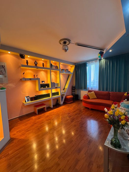 Vând apartament  3 camere, decomandat, Rahova  PREȚ NEGOCIABIL