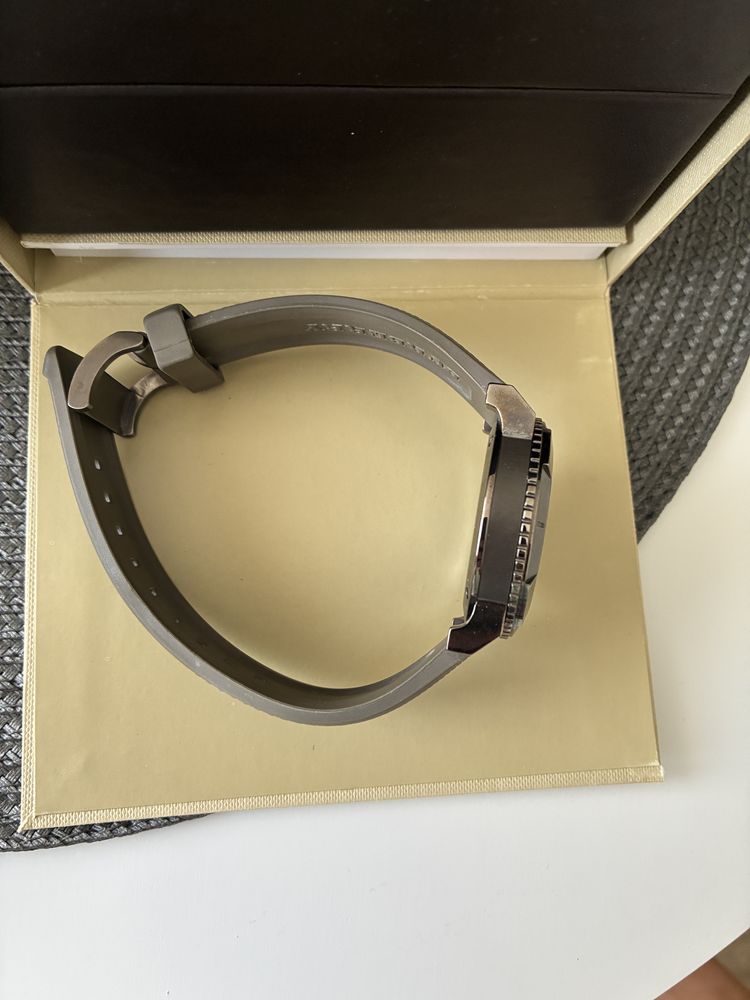 Часовник Burberry BU2302 Swiss Made