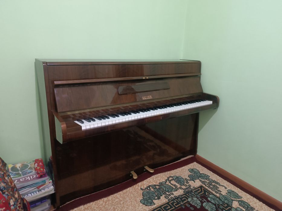 Pianino GEYER sotiladi