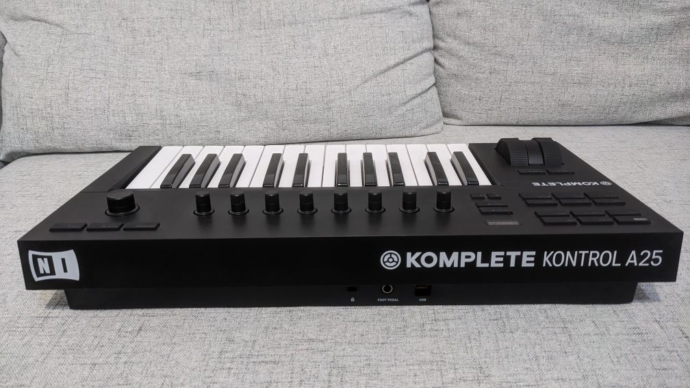 Clapa midi Native Instruments Komplete Kontrol A25