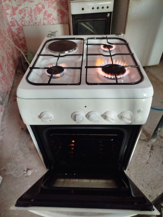 Газовая плита в отличн. сост.