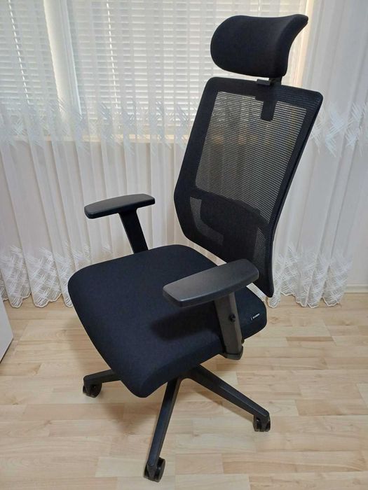 Ергономичен офис стол