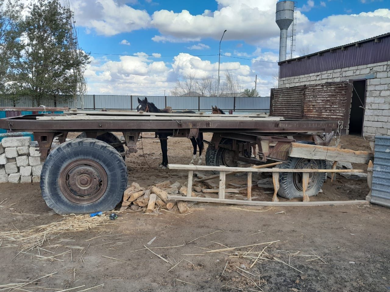 Прицеп сатылады зилдың багасы 200000т