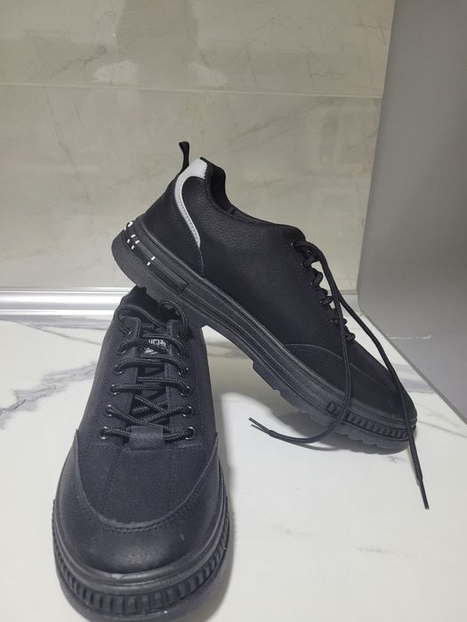 Мужское кроссовка