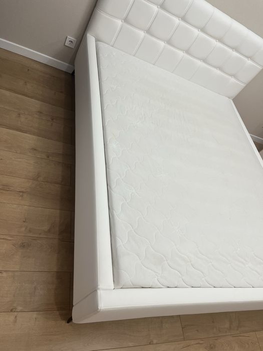 Продам Матрас  размер 160/200