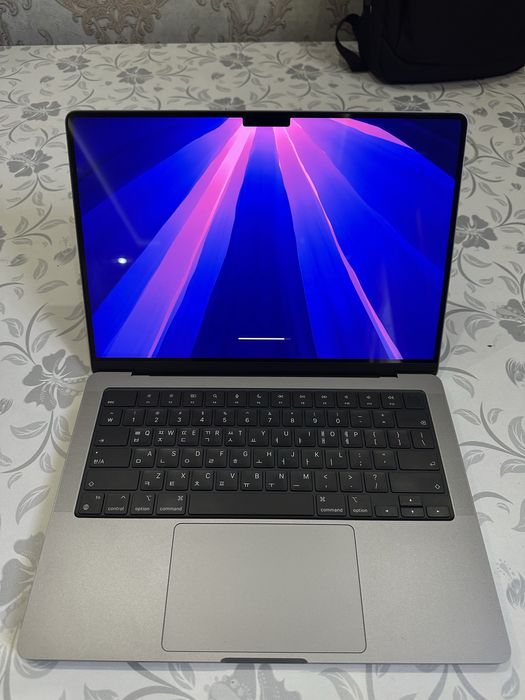 Macbook pro 14-inch M2 pro